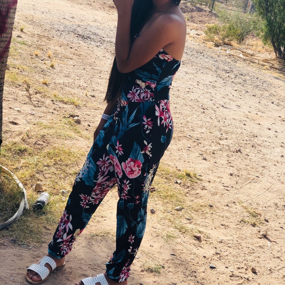 Jumpsuit - Picture 6 of 8